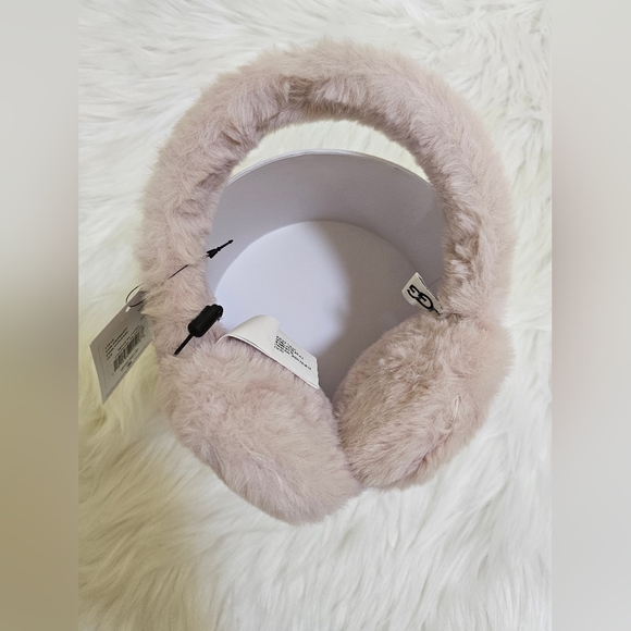 New UGG Fringe Trim Knit Scarf And Faux Fur Earmuffs Set - Picture 2 of 12
